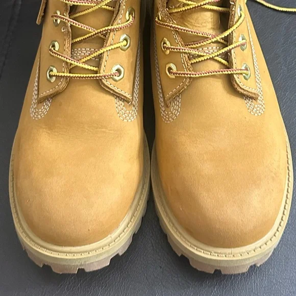 Timberland Waterproof 6" Boots
Boys' Grade School Size 4 - Picture 11 of 13